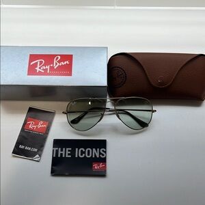 Ray-Ban Aviator Sunglasses with Case